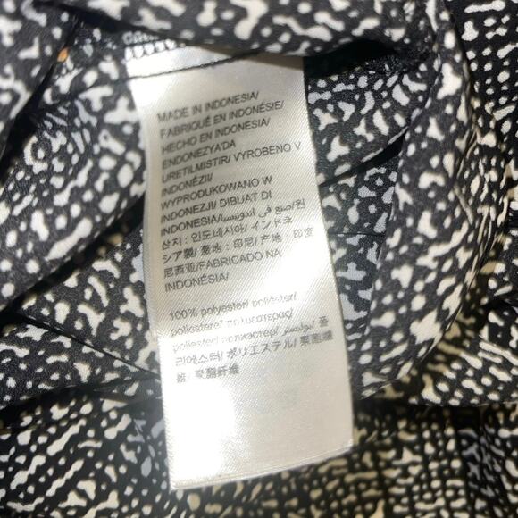 Calvin Klein  Blouse black and white print 1/4 button up  medium career office - Picture 4 of 4